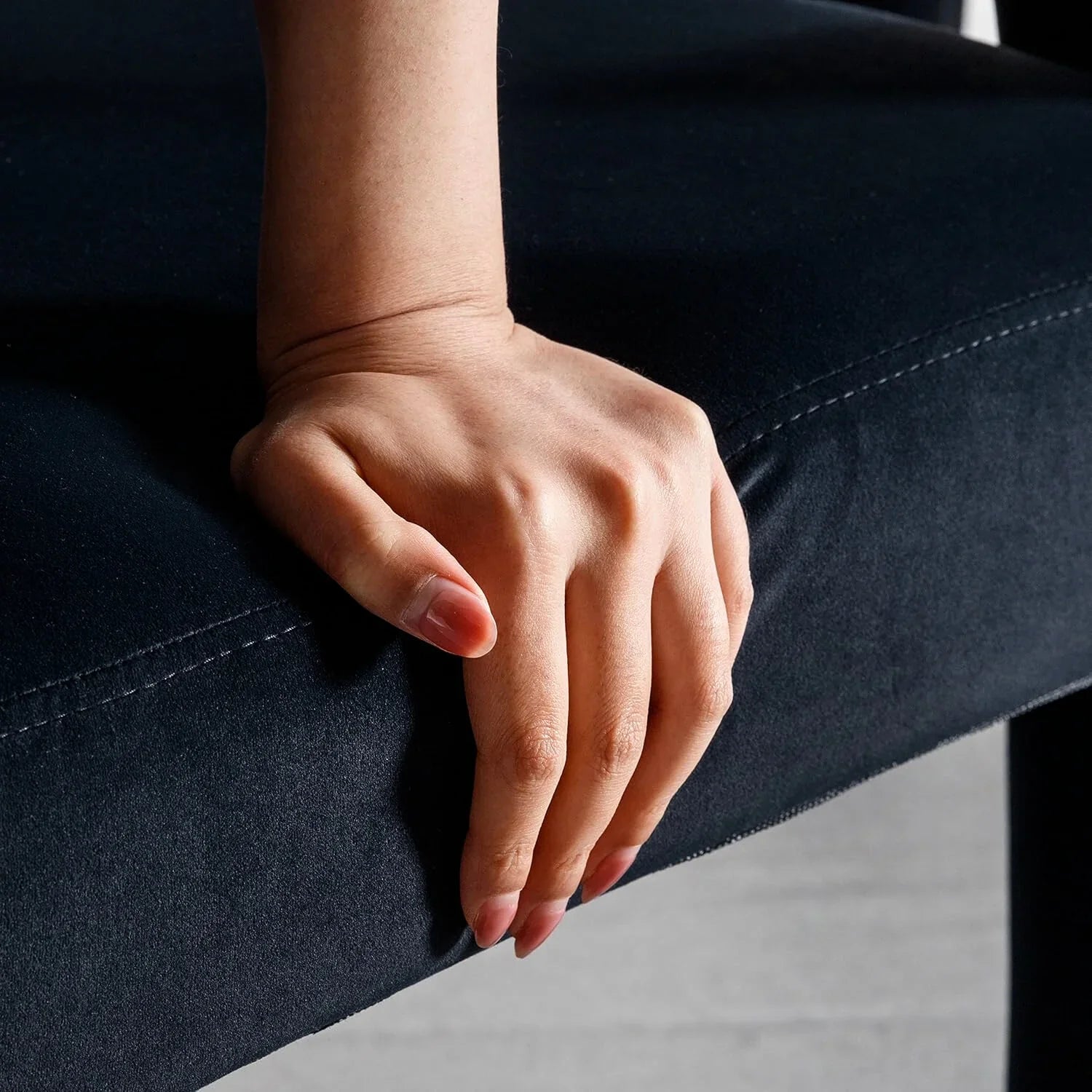 Modern Barrel Dining Chair - Velvet Upholstered Accent Chair with Arms and Metal Frame - Comfortable Ergonomic Design for Dining Room, Living Room - Strike Algo