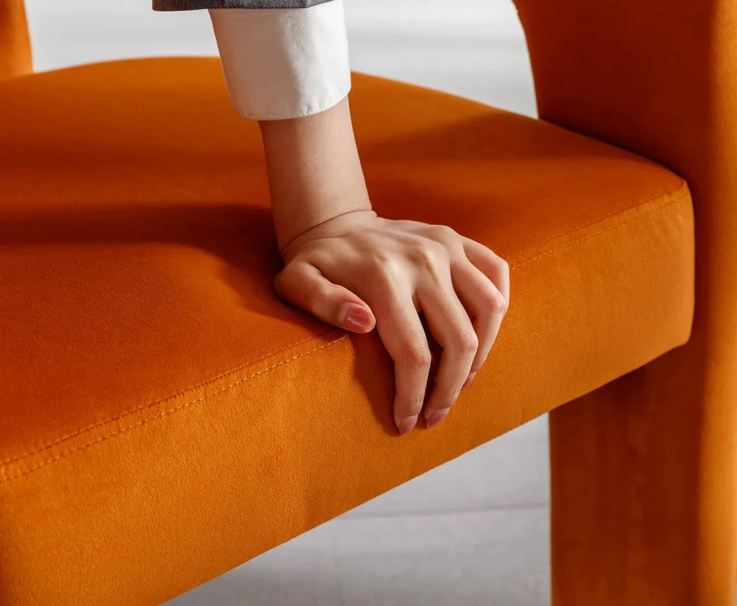 Modern Barrel Dining Chair - Velvet Upholstered Accent Chair with Arms and Metal Frame - Comfortable Ergonomic Design for Dining Room, Living Room - Strike Algo