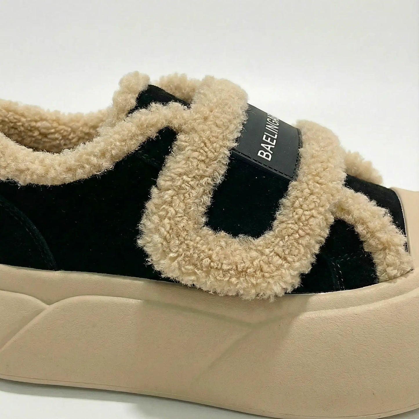 Close-up of anti-collision toe cap and stretchy collar on baby walking sneakers